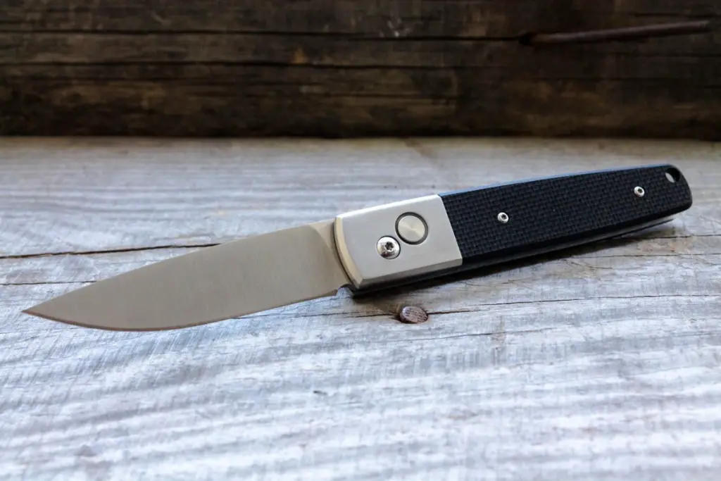 The Difference Between a Pocket Knife and a Switchblade Knife Manual