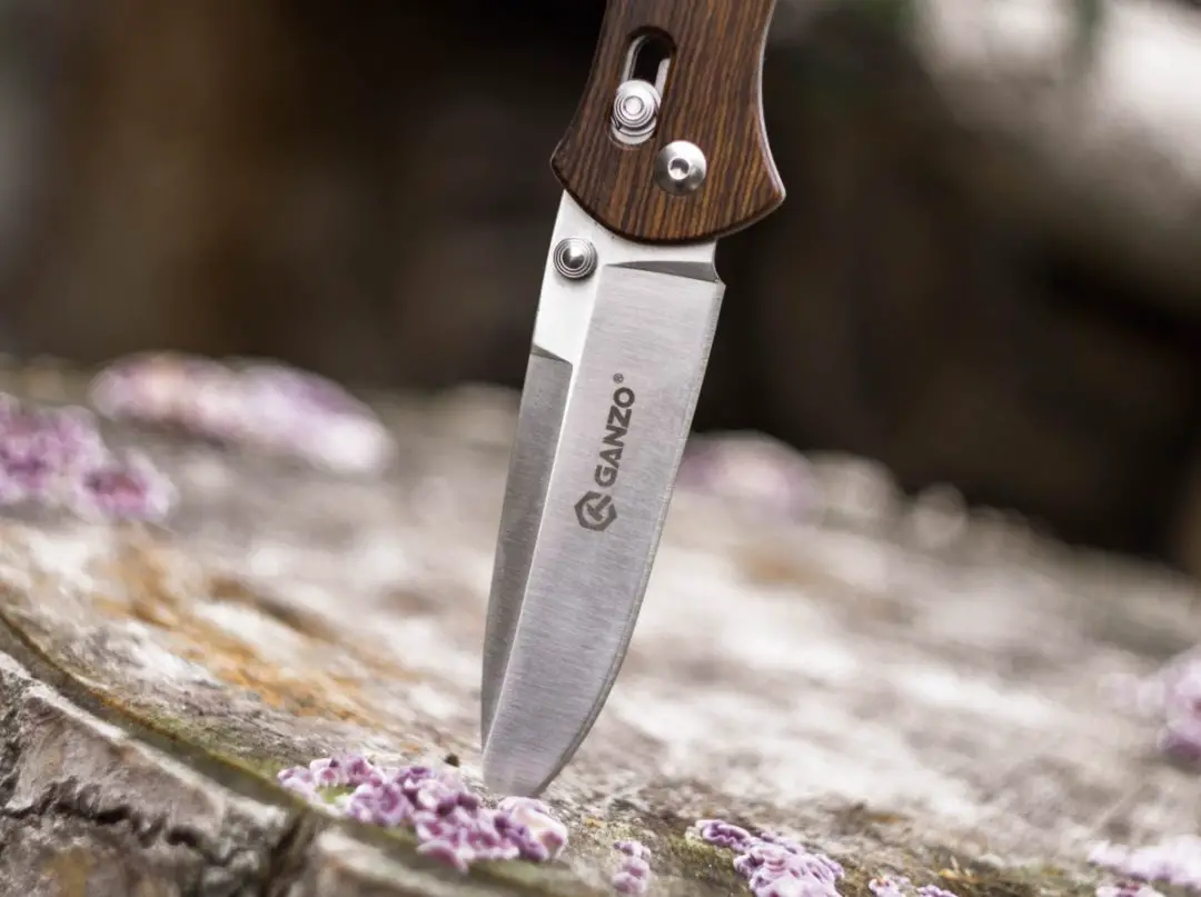 Can You Baton Wood with a Folding Knife? Knife Manual